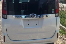 Toyota Noah excellent condition backup camera