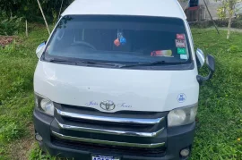 2012 Toyota hiace