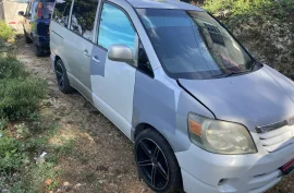 2004 Toyota Noah