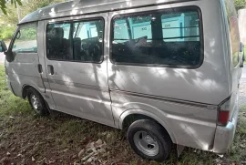 2006 Damaged Mazda Bongo, Engine Solid