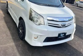 2011 Toyota Noah SI