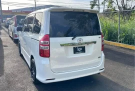 2011 Toyota Noah SI