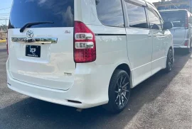 2011 Toyota Noah SI